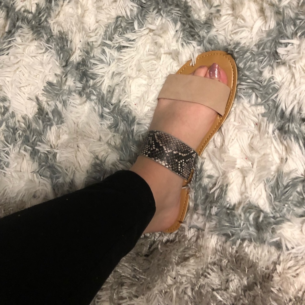 🌟Blush & Snakeskin Quipid Sandals!🌟 - Picture 6 of 7